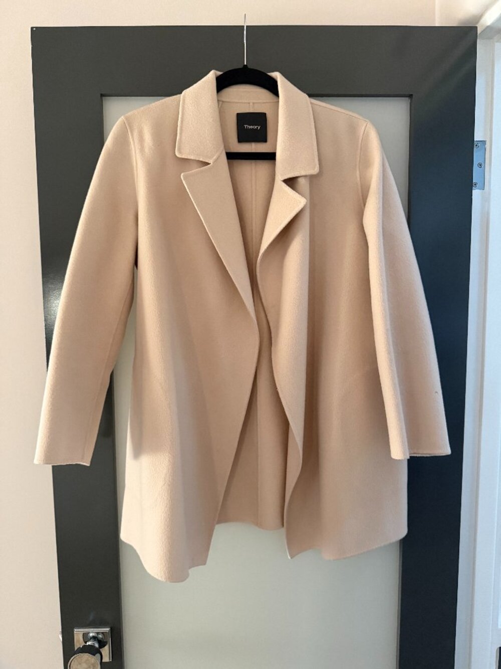 Theory cream sweater (size: medium)